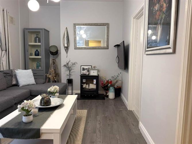 9 Saint Cronan`s Terrace, Roscrea, Tipperary