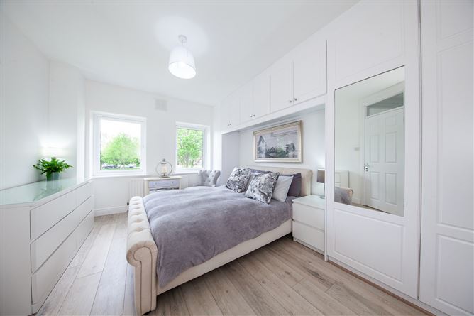 https://photos-a.propertyimages.ie/media/0/8/3/4998380/7a7f8beb-ab3b-4c26-b5c6-9afbd135febc_l.jpg