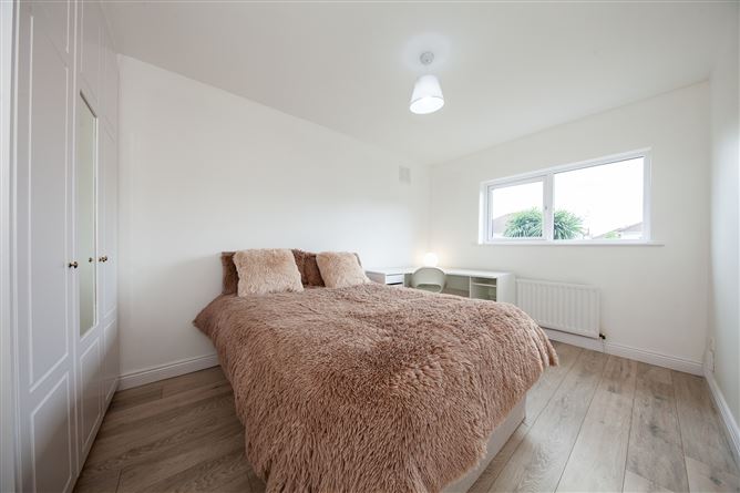 https://photos-a.propertyimages.ie/media/0/8/3/4998380/7a7f8beb-ab3b-4c26-b5c6-9afbd135febc_l.jpg