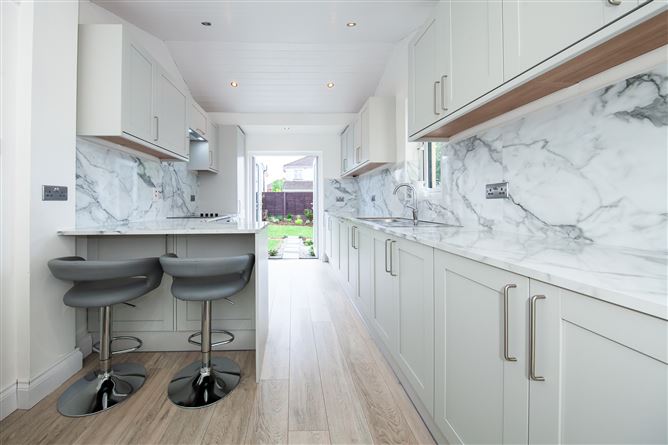 https://photos-a.propertyimages.ie/media/0/8/3/4998380/7a7f8beb-ab3b-4c26-b5c6-9afbd135febc_l.jpg