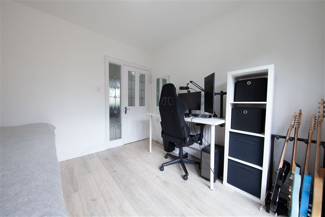 https://photos-a.propertyimages.ie/media/0/8/3/4998380/7a7f8beb-ab3b-4c26-b5c6-9afbd135febc_l.jpg