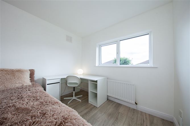 https://photos-a.propertyimages.ie/media/0/8/3/4998380/7a7f8beb-ab3b-4c26-b5c6-9afbd135febc_l.jpg