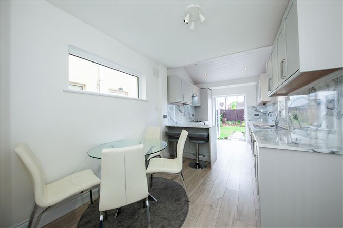 https://photos-a.propertyimages.ie/media/0/8/3/4998380/7a7f8beb-ab3b-4c26-b5c6-9afbd135febc_l.jpg