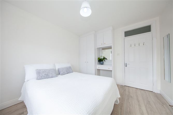 https://photos-a.propertyimages.ie/media/0/8/3/4998380/7a7f8beb-ab3b-4c26-b5c6-9afbd135febc_l.jpg