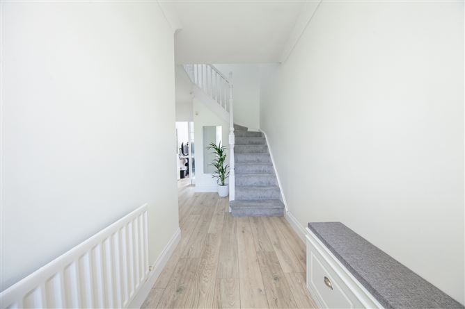 https://photos-a.propertyimages.ie/media/0/8/3/4998380/7a7f8beb-ab3b-4c26-b5c6-9afbd135febc_l.jpg