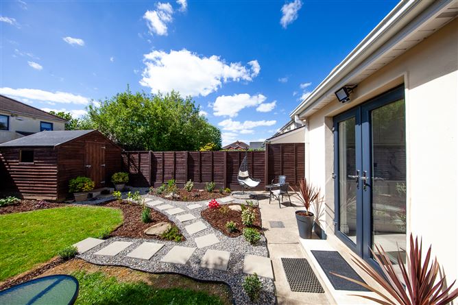 https://photos-a.propertyimages.ie/media/0/8/3/4998380/7a7f8beb-ab3b-4c26-b5c6-9afbd135febc_l.jpg