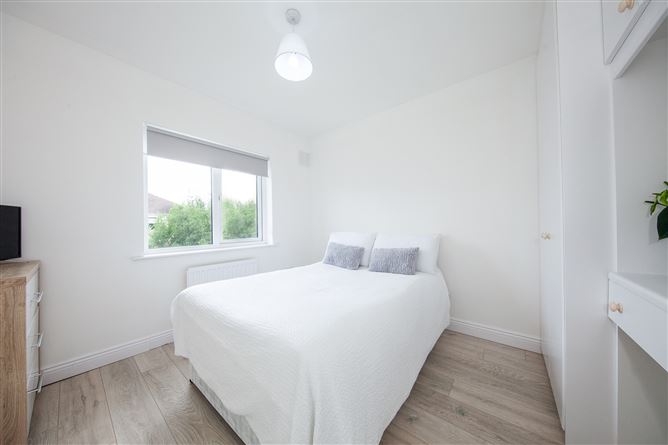 https://photos-a.propertyimages.ie/media/0/8/3/4998380/7a7f8beb-ab3b-4c26-b5c6-9afbd135febc_l.jpg