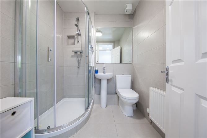 https://photos-a.propertyimages.ie/media/0/8/3/4998380/7a7f8beb-ab3b-4c26-b5c6-9afbd135febc_l.jpg