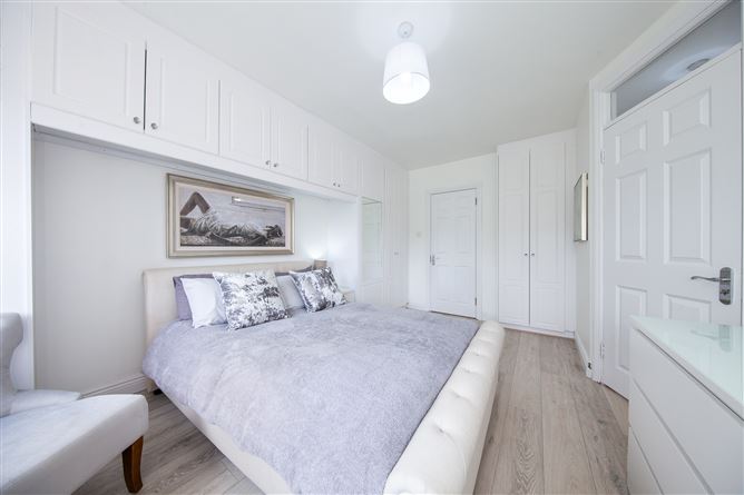 https://photos-a.propertyimages.ie/media/0/8/3/4998380/7a7f8beb-ab3b-4c26-b5c6-9afbd135febc_l.jpg