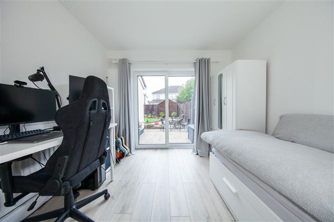 https://photos-a.propertyimages.ie/media/0/8/3/4998380/7a7f8beb-ab3b-4c26-b5c6-9afbd135febc_l.jpg