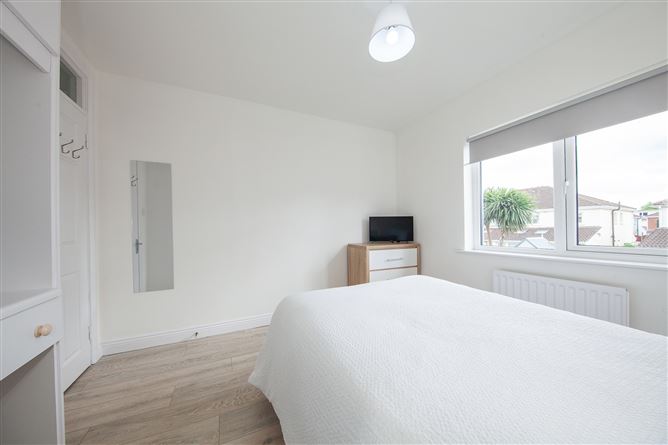 https://photos-a.propertyimages.ie/media/0/8/3/4998380/7a7f8beb-ab3b-4c26-b5c6-9afbd135febc_l.jpg
