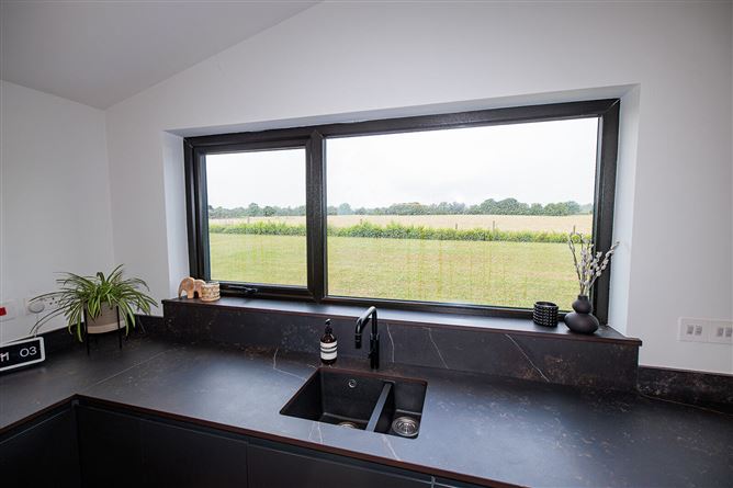 https://photos-a.propertyimages.ie/media/0/8/3/5004380/ba7bab1f-8c9a-47ba-878e-3e6d1b74b809_l.jpg
