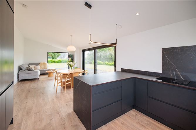 https://photos-a.propertyimages.ie/media/0/8/3/5004380/ba7bab1f-8c9a-47ba-878e-3e6d1b74b809_l.jpg