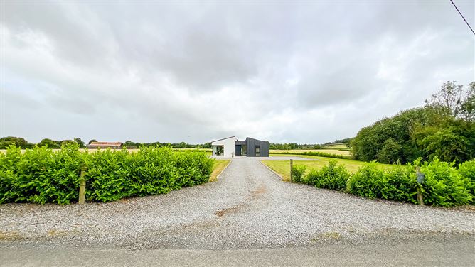 https://photos-a.propertyimages.ie/media/0/8/3/5004380/ba7bab1f-8c9a-47ba-878e-3e6d1b74b809_l.jpg