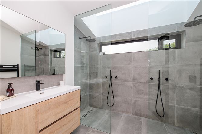 https://photos-a.propertyimages.ie/media/0/8/3/5004380/ba7bab1f-8c9a-47ba-878e-3e6d1b74b809_l.jpg