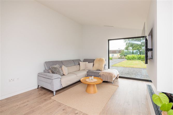 https://photos-a.propertyimages.ie/media/0/8/3/5004380/ba7bab1f-8c9a-47ba-878e-3e6d1b74b809_l.jpg