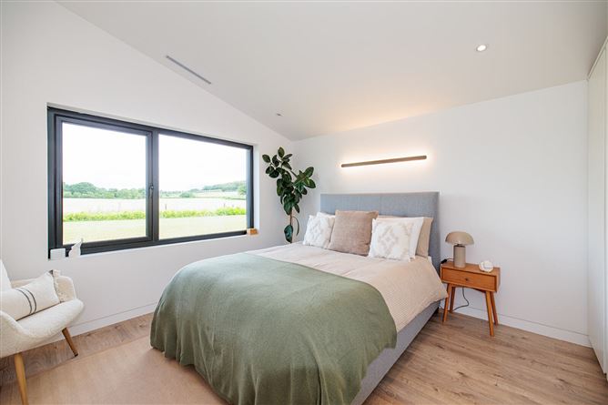 https://photos-a.propertyimages.ie/media/0/8/3/5004380/ba7bab1f-8c9a-47ba-878e-3e6d1b74b809_l.jpg