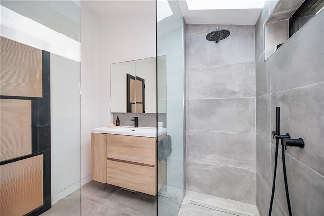 https://photos-a.propertyimages.ie/media/0/8/3/5004380/ba7bab1f-8c9a-47ba-878e-3e6d1b74b809_l.jpg