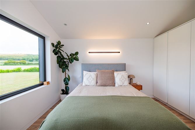 https://photos-a.propertyimages.ie/media/0/8/3/5004380/ba7bab1f-8c9a-47ba-878e-3e6d1b74b809_l.jpg