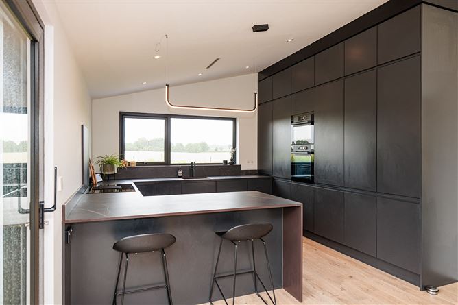 https://photos-a.propertyimages.ie/media/0/8/3/5004380/ba7bab1f-8c9a-47ba-878e-3e6d1b74b809_l.jpg