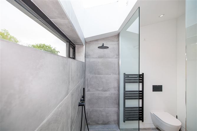 https://photos-a.propertyimages.ie/media/0/8/3/5004380/ba7bab1f-8c9a-47ba-878e-3e6d1b74b809_l.jpg