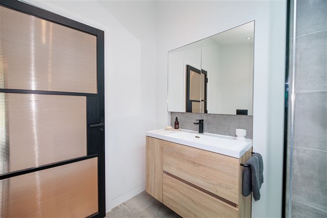 https://photos-a.propertyimages.ie/media/0/8/3/5004380/ba7bab1f-8c9a-47ba-878e-3e6d1b74b809_l.jpg