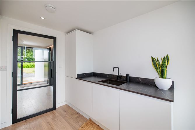 https://photos-a.propertyimages.ie/media/0/8/3/5004380/ba7bab1f-8c9a-47ba-878e-3e6d1b74b809_l.jpg