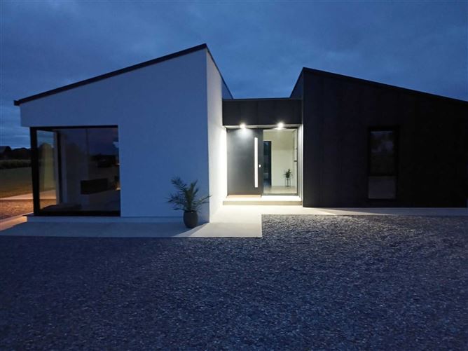 https://photos-a.propertyimages.ie/media/0/8/3/5004380/ba7bab1f-8c9a-47ba-878e-3e6d1b74b809_l.jpg