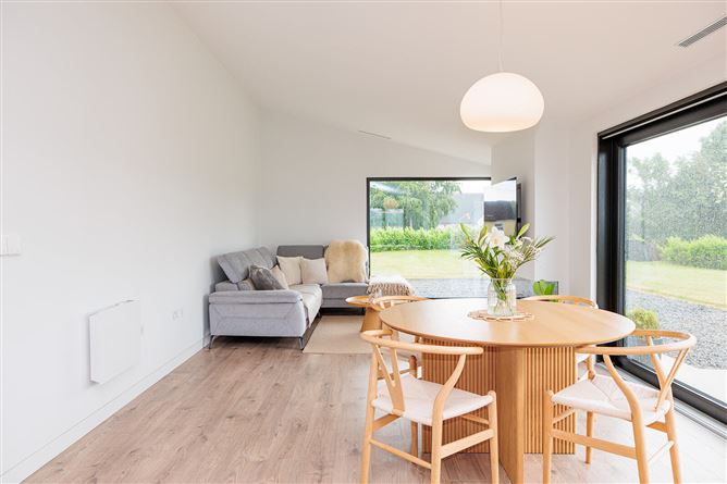 https://photos-a.propertyimages.ie/media/0/8/3/5004380/ba7bab1f-8c9a-47ba-878e-3e6d1b74b809_l.jpg