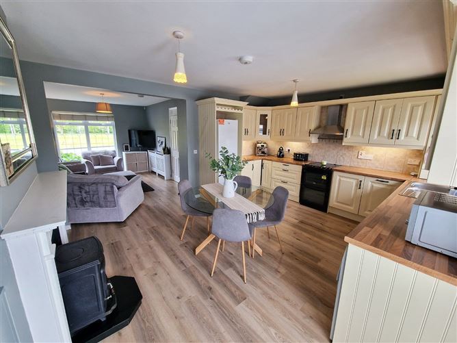 Photo 11 of 32 — 9 Tradaree Court, Shannon, Co. Clare