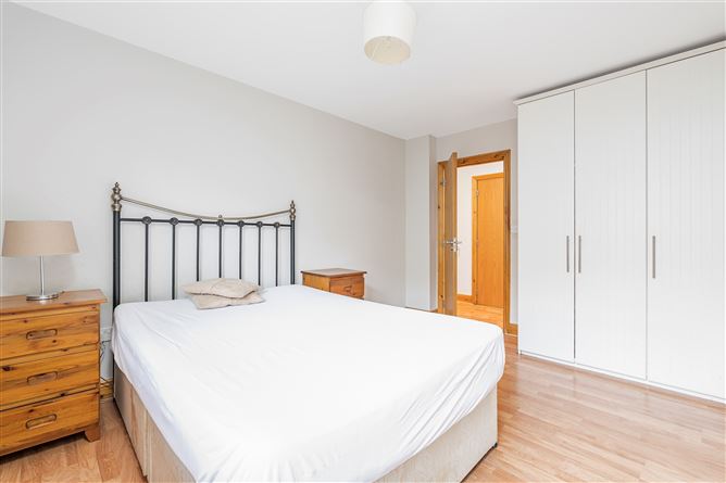7 Woodbrook Crescent, Castleknock, Dublin 15