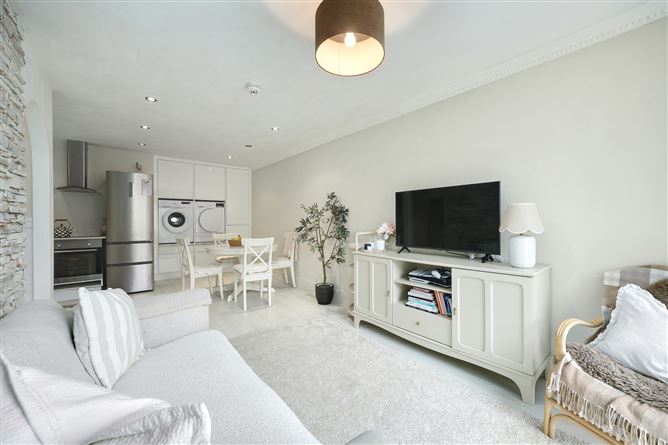 6 Cruises Hill, Naul Village, Naul, Co. Dublin