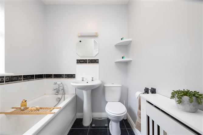 Photo 21 of 26 — No. 22 Woodview, Castlebridge, Wexford Town, Wexford