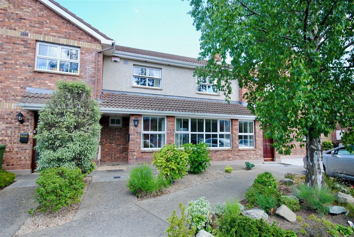 25 Dundrum Wood, Ballinteer Road, Dundrum, Dublin 16 Eoin O'Neill