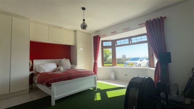 https://photos-a.propertyimages.ie/media/0/8/6/4927680/6ef06374-16e8-46d8-8365-70703322e743_l.jpeg