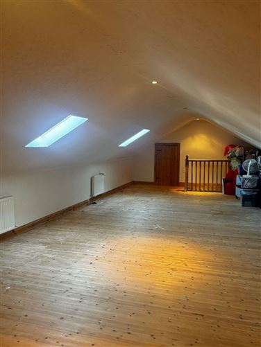 https://photos-a.propertyimages.ie/media/0/8/6/4927680/6ef06374-16e8-46d8-8365-70703322e743_l.jpeg
