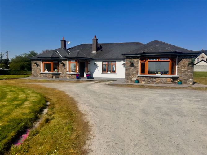 https://photos-a.propertyimages.ie/media/0/8/6/4927680/6ef06374-16e8-46d8-8365-70703322e743_l.jpeg