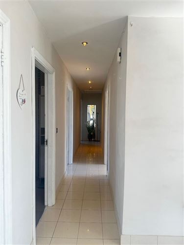 https://photos-a.propertyimages.ie/media/0/8/6/4927680/6ef06374-16e8-46d8-8365-70703322e743_l.jpeg