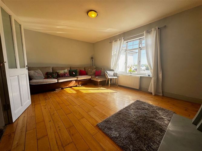 https://photos-a.propertyimages.ie/media/0/8/6/4927680/6ef06374-16e8-46d8-8365-70703322e743_l.jpeg