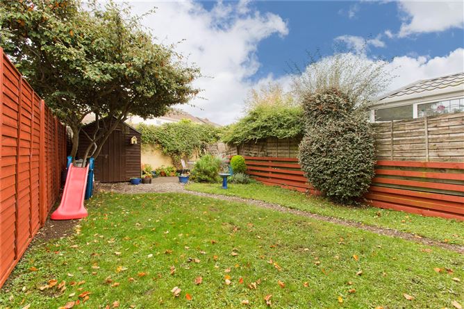 8 Glencairn Dale, The Gallops, Leoparstown, D18