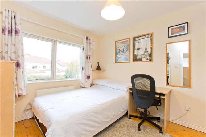 8 Glencairn Dale, The Gallops, Leoparstown, D18