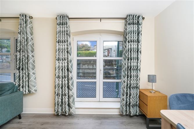 6 Manor Hall, Kilmainham, Dublin 8, D08 Y2R1