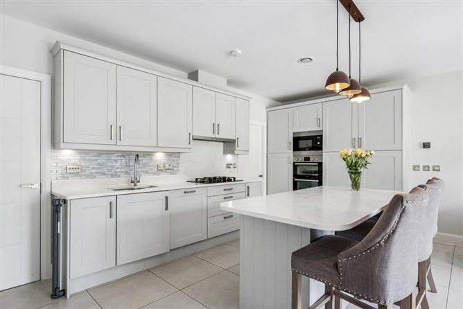 https://photos-a.propertyimages.ie/media/0/8/8/5008880/60e0a1c8-faff-48b0-9726-80226efce781_l.jpg