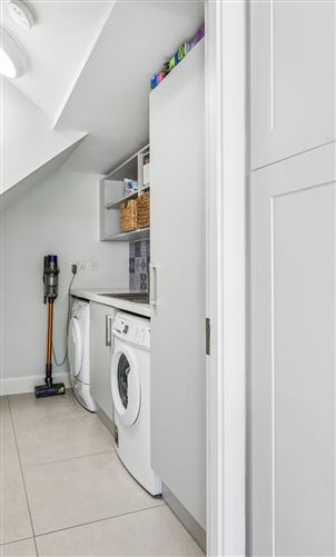 https://photos-a.propertyimages.ie/media/0/8/8/5008880/60e0a1c8-faff-48b0-9726-80226efce781_l.jpg