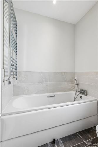 https://photos-a.propertyimages.ie/media/0/8/8/5008880/60e0a1c8-faff-48b0-9726-80226efce781_l.jpg