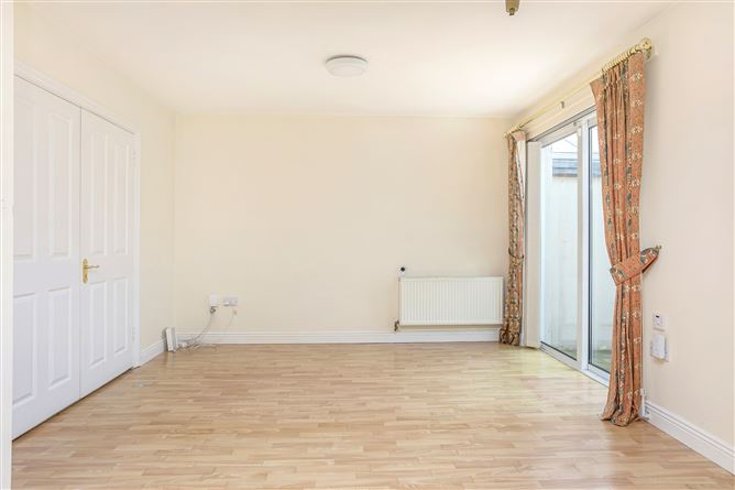 Photo 12 of 26 — 11 Wainsfort Manor Crescent, Terenure, Dublin 6W