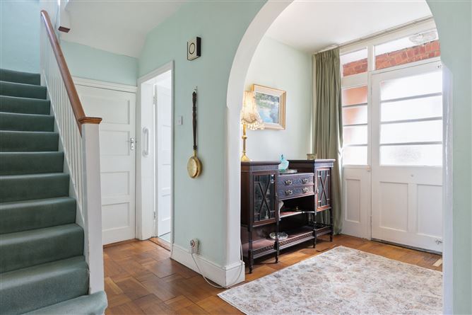 https://photos-a.propertyimages.ie/media/0/9/0/4912090/50e9bc26-404a-427c-8893-8822447c329e_l.jpg