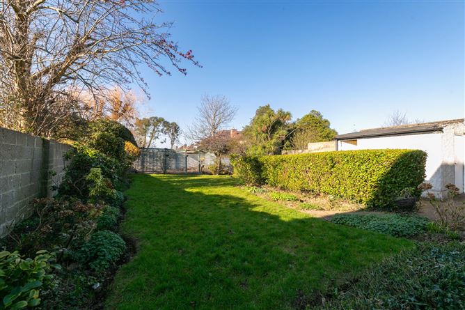 https://photos-a.propertyimages.ie/media/0/9/0/4912090/50e9bc26-404a-427c-8893-8822447c329e_l.jpg