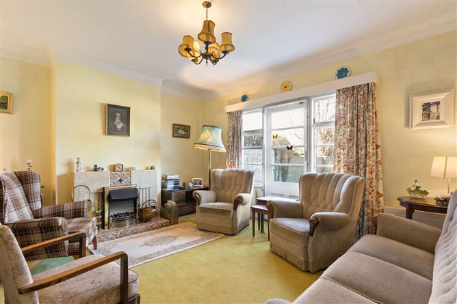 https://photos-a.propertyimages.ie/media/0/9/0/4912090/50e9bc26-404a-427c-8893-8822447c329e_l.jpg