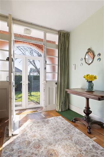 https://photos-a.propertyimages.ie/media/0/9/0/4912090/50e9bc26-404a-427c-8893-8822447c329e_l.jpg